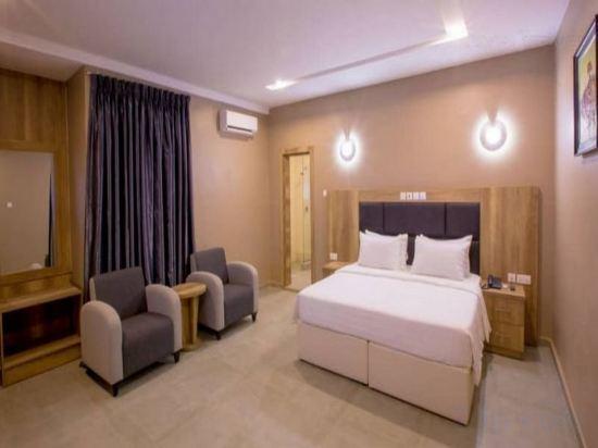 /web/uploads/116/Ivana Suites/header-images/silver2.jpg